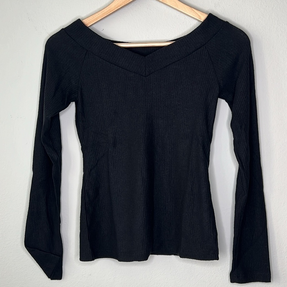 Project Social T Brynn Off Shoulder V Neck Cozy Long Sleeve Tee in Black Small